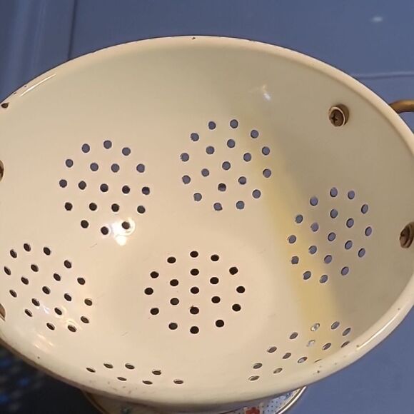 Kamenstein Floral Enanamel Colander with Gold Handles - Picture 2 of 16
